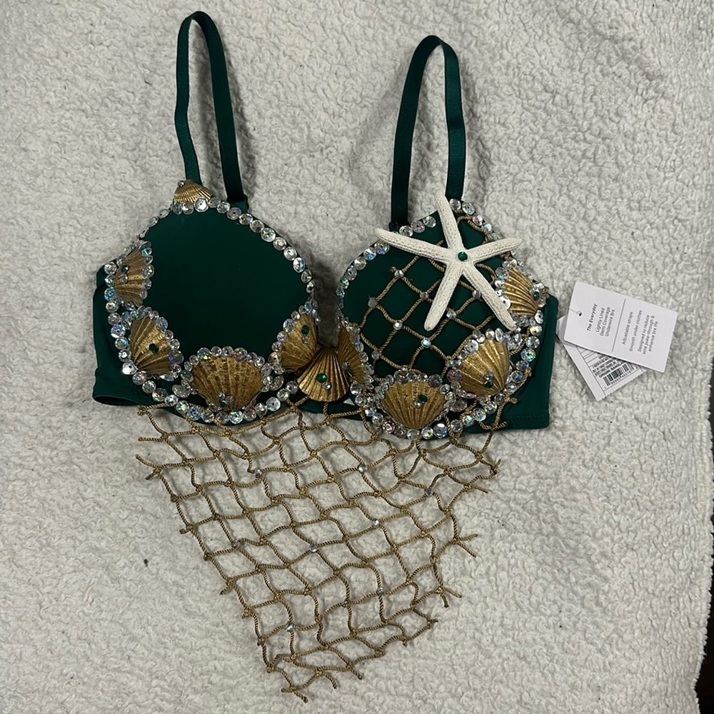 shell embellishment bra on green 32c.bra is by Auden